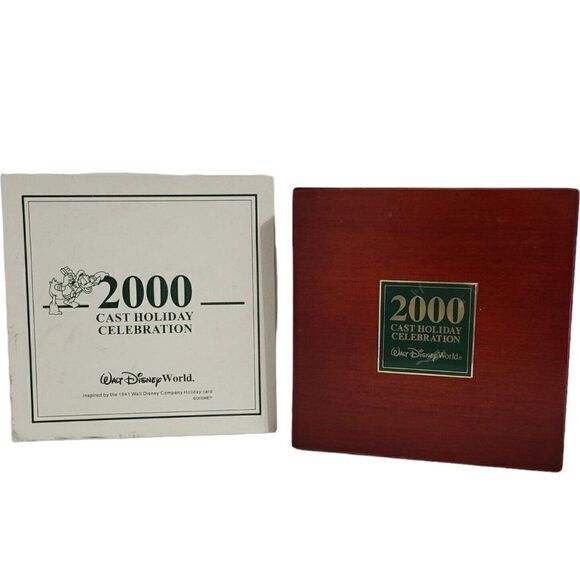 𝅺DISNEY Cast Character Pins Wood Box And Holiday Celebration Photo Frame - Picture 2 of 9